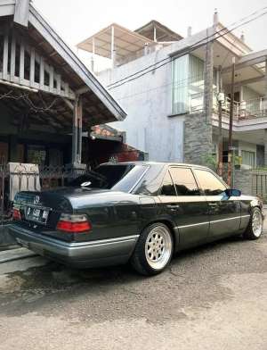 Jual bekas Mercedes Benz w124 e320 Manual 1994,lokasi di 