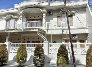 MEWAH CLASSIC MODERNRUMAH RUNGKUT ASRI UTARA SURABAYA TIMUR DEKAT PASAR SOPONYONO, MERR, SEKOLAH, Dsb lokasi di kalirungkut, tersedia melalui melalui situs Lamudi