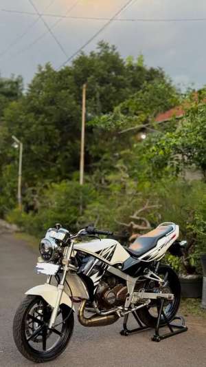 Jual bekas Ninja R 2011 Putih,lokasi di Semarang Barat