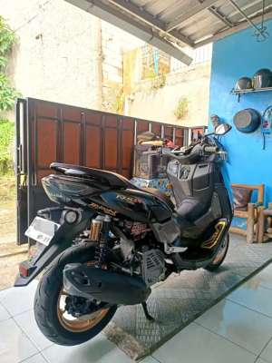 Jual bekas Nmax keyless Connected tahun 2022 like new KM Low,lokasi di Pancoran Mas