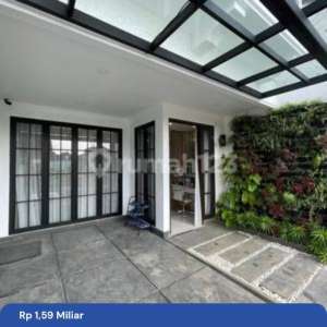 P81. Dijual Rumah 3 Lantai Bertema European Style Living Selangkah ke Pondok Indah Lokasi Ciputat Tangerang Selatan Harga 1.5Milyaran , tersedia melalui melalui situs Rumah123