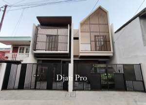 Perum. Pondok Nirwana, Rumah Idaman 2 Lantai Selangkah Dari MERR lokasi di ",
          price: `1650000000`,
          currency: `IDR`
    };


    let pageData = {
        viewPhoneModalField: , tersedia melalui melalui situs Lamudi