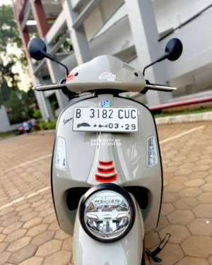 Jual bekas PIAGGIO VESPA GTV SEI GIRONI 300cc HPE KEYLESS 2023,lokasi di Cidadap