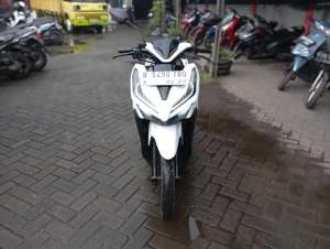 Jual bekas PROMO OKT Honda Vario 125 LED new Tahun 2019 Surat Komplit,lokasi di Cikarang Barat