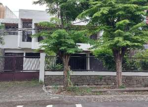 Raya Dharma Husada Indah dekat BCA Kertajaya, Galaxy Mall lokasi di ",
          price: `600000000`,
          currency: `IDR`
    };


    let pageData = {
        viewPhoneModalField: , tersedia melalui melalui situs Lamudi