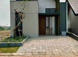 Rumah 1 lantai nol jalan Raya 10 menit tol Sidoarjo Dian Istana lokasi di ",
          price: `685000000`,
          currency: `IDR`
    };


    let pageData = {
        viewPhoneModalField: , tersedia melalui melalui situs Lamudi