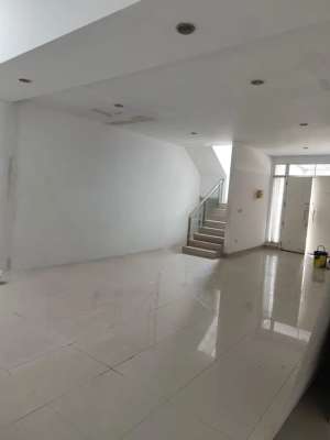 Rumah 2 Lantai Cluster Amerika Latin Green Lake City Sudah Renovasi lokasi di Daan Mogot, tersedia melalui melalui situs Olx