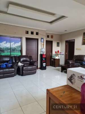 Rumah 2 Lantai Dan Kontrakan 5 Pintu Di Pulomas Utara S7661 lokasi di Matraman, tersedia melalui melalui situs Olx