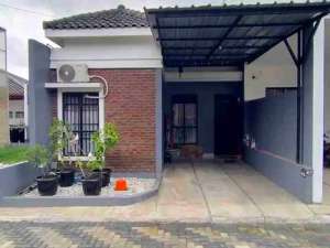 Rumah 2 lantai dekat Pemkot kampus polban Claster cisasawi cihanjuang bandung pes cim lokasi di Cimahi Utara, tersedia melalui melalui situs Olx