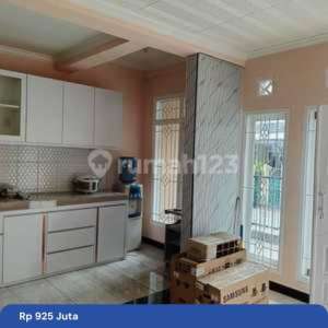 Rumah 2 Lantai di Cibaduyut semi furnish dekat ke Tol Moch Toha , tersedia melalui melalui situs Rumah123