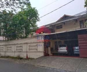 Rumah 2 Lantai di Puri Sakti Cipete, Hanya 11 Menit Ke Tol Andara lokasi di Cilandak, tersedia melalui melalui situs Olx