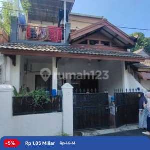 Rumah 2 Lantai Kebayoran Baru , tersedia melalui melalui situs Rumah123