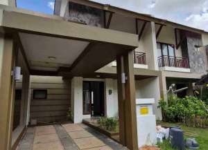Rumah 2 lantai Orchard Park lokasi di ",
          price: `2200000000`,
          currency: `IDR`
    };


    let pageData = {
        viewPhoneModalField: , tersedia melalui melalui situs Lamudi