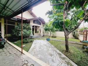 Rumah 2 Lt Luas 420m Strategis di Solo lokasi di Kerten, tersedia melalui melalui situs Olx