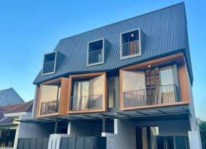 Rumah 3 lantai di Perumahan Purimas FREE ALL BIAYA C Hoek lokasi di gunung-anyar, tersedia melalui melalui situs Lamudi