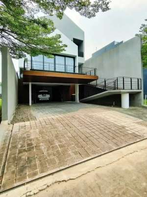 Rumah 3 lantai private pool ampera jakarta selatan lokasi di Cilandak, tersedia melalui melalui situs Olx