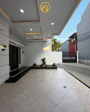 Rumah 3 lantai rooftop dalam cluster strategis lokasi di Jagakarsa, tersedia melalui melalui situs Olx