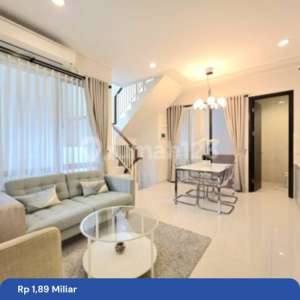 Rumah 3 Lantai Semi Furnished Cantik.di Whelford Greenwich Bsd, Lokasi Strategis.dekat Exit Tol , tersedia melalui melalui situs Rumah123