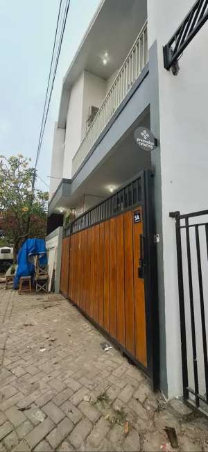 RUMAH 600 JUTAAN 2LANTAI WAGE DEKAT ALOHA STRATEGIS lokasi di Taman, tersedia melalui melalui situs Olx