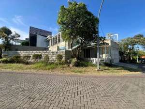 RUMAH ALA VILLA TAMAN HUNIAN SATELIT, FULL FURNISH, SWIMMING POOL lokasi di Sukomanunggal, tersedia melalui melalui situs Olx