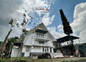 Rumah Asli Kolonial Belanda ada Lahan Luas Terawat Siap Huni di Batu lokasi di ",
          price: `36000000000`,
          currency: `IDR`
    };


    let pageData = {
        viewPhoneModalField: , tersedia melalui melalui situs Lamudi