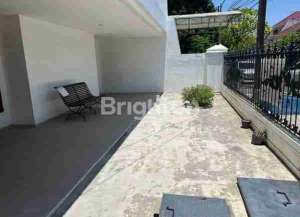 RUMAH BAGUS SIAP PAKAI DHARMAHUSADA INDAH DKT MERR GALAXY MALL GUBENG KERTAJAYA UNAIR TENGAH KOTA MANYAR KERTOARJO lokasi di mulyorejo-1, tersedia melalui melalui situs Lamudi