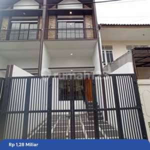 Rumah Baru 2 Lantai Dalam Komplek Curug Pondok Kelapa Super Murah di Apotek K24 Powered by GDTI - Curug Kalimalang, Jl. Curug Raya No. 11 Rt. 1Rw. 8, Pondok Kelapa, Duren Sawit, Kota Jakarta Timur, DKI Jakarta, Indonesia, 13450, Duren Sawit , tersedia melalui melalui situs Rumah123