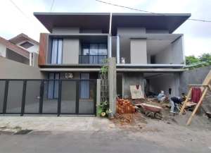 RUMAH BARU 2 LANTAI, FULL FURNISHED, LOKASI STRATEGIS DEKAT KAMPUS TERNAMA JOGJA lokasi di depok-2, tersedia melalui melalui situs Lamudi
