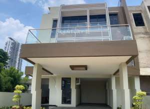 Rumah Baru 3 Lantai Di Ambassador Residence Di Ampera Raya JakSel lokasi di pasar-minggu, tersedia melalui melalui situs Lamudi