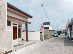 rumah baru di gentan timur luwes gentan Sukoharjo free desain lokasi di Pajang, tersedia melalui melalui situs Olx