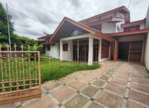 Rumah bulatan dengan halaman sangat luas dekat kampus Muhammadiyah Riau lokasi Sukajadi Pekanbaru lokasi di pekanbaru-kota, tersedia melalui melalui situs Lamudi