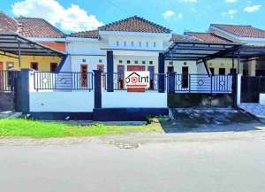 Rumah Cantik Luas Siap Huni di Perum Wonorejo Dekat Mojosongo Solo lokasi di ",
          price: `26000000`,
          currency: `IDR`
    };


    let pageData = {
        viewPhoneModalField: , tersedia melalui melalui situs Lamudi