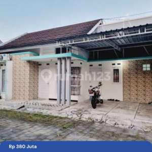 Rumah Cantik Nyaman 70m Di Cluster Gedongan Colomadu , tersedia melalui melalui situs Rumah123