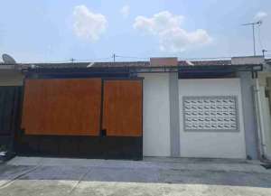 Rumah Cantik sudah Berpagar Canopi di Waru Gentan Siap Hunj lokasi di baki, tersedia melalui melalui situs Lamudi