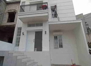 Rumah clasik 2 lantai 950 juta bambu apus blakang taman mini jakarta timur lokasi di cipayung-1, tersedia melalui melalui situs Lamudi