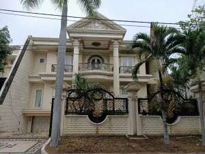 Rumah Classic Modern Di Boulevard Araya Surabaya Murah Di Bawah Pasar lokasi di Mulyorejo, tersedia melalui melalui situs Olx