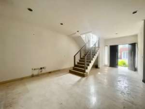 Rumah Cluster Orchestra Beach Golf Island PIK 8x15 Semi Furnished lokasi di Pantai Indah Kapuk, tersedia melalui melalui situs Olx