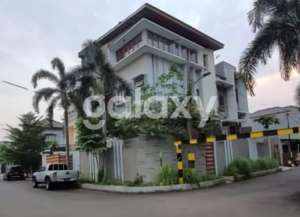 RUMAH DENGAN KONSEP SEMI SPLIT DI JANUR KUNING RESIDENCE KELAPA GADING JAKARTA UTARA lokasi di kelapa-gading, tersedia melalui melalui situs Lamudi