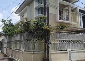 rumah di jakal km 7 dekat ugm lokasi di ",
          price: `53500000`,
          currency: `IDR`
    };


    let pageData = {
        viewPhoneModalField: , tersedia melalui melalui situs Lamudi