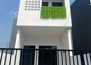 Rumah Di Jual 2 Lantai Akses Mobil hanya 10 menit ke Mall Sunter lokasi di tanjung-priok, tersedia melalui melalui situs Lamudi