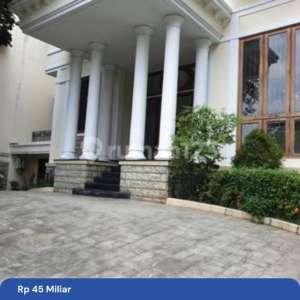 Rumah Eropa Klasik yang menawan di Pondok Indah , tersedia melalui melalui situs Rumah123