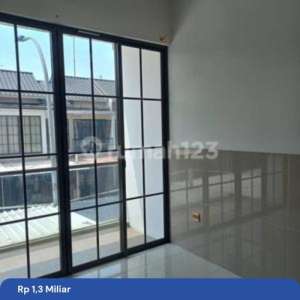 Rumah Green Lake City Cluster East Asia 4x12 Bagus Siap Huni , tersedia melalui melalui situs Rumah123