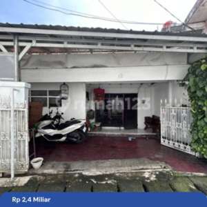 Rumah Hitung Tanah di Tebet Timur, Jalan Lebar 1,5 Mobil, Akses Mudah, Dekat Jalan Raya , tersedia melalui melalui situs Rumah123