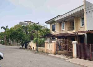 Rumah Hoek 2lt di Jl Komp Gading Arcadia Kelapa Gading Jakarta Utara lokasi di kelapa-gading, tersedia melalui melalui situs Lamudi