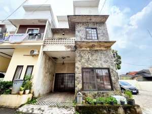 Rumah Hook 2 Lantai di Jagakarsa 6 Menit ke Stasiun Siap Huni J-23072 lokasi di Cinere, tersedia melalui melalui situs Olx