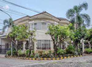 Rumah Hook Mewah, Furnish di Karah Indah dekat Ketintang lokasi di karah, tersedia melalui melalui situs Lamudi