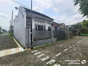 Rumah hook perum Sapphire Karangwangkal dekat kampus UNSOED Purwokerto lokasi di Purwokerto Timur, tersedia melalui melalui situs Olx
