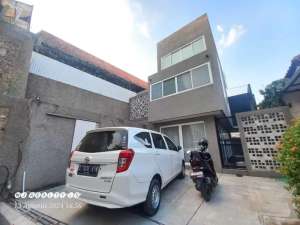 RUMAH INDUSTRIAL DI CIGADUNG DAGO BANDUNG Desain Unik Harga Nego lokasi di Coblong, tersedia melalui melalui situs Olx