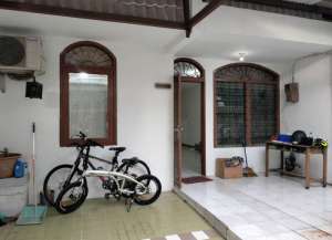 Rumah Janur Kuning, Kelapa Gading lokasi di kramat-jati, tersedia melalui melalui situs Lamudi