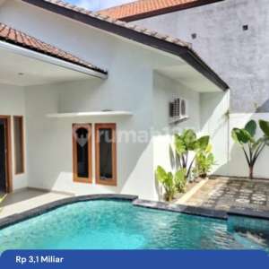 Rumah Keluarga Ada Kolam Renang Dan Halaman Luas di Jimbaran , tersedia melalui melalui situs Rumah123